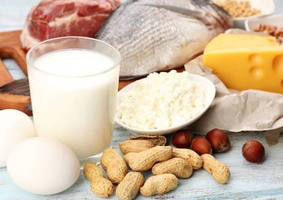 Süt ürünleri, balık, et, kuruyemiş ve yumurta - protein diyetinin beslenmesi